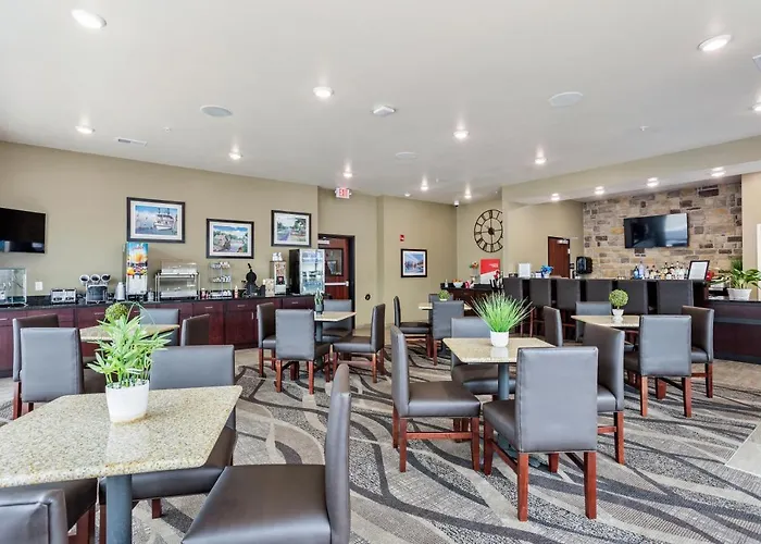 Cobblestone Hotel & Suites - Little Chute