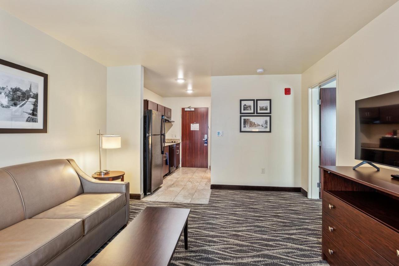 Hotel Cobblestone & -