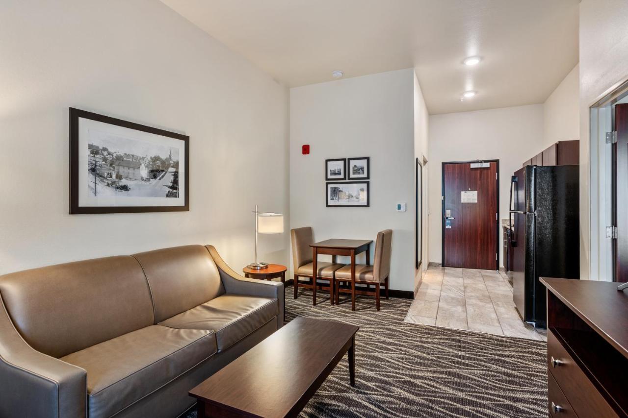 Hotel Cobblestone & - Little Chute